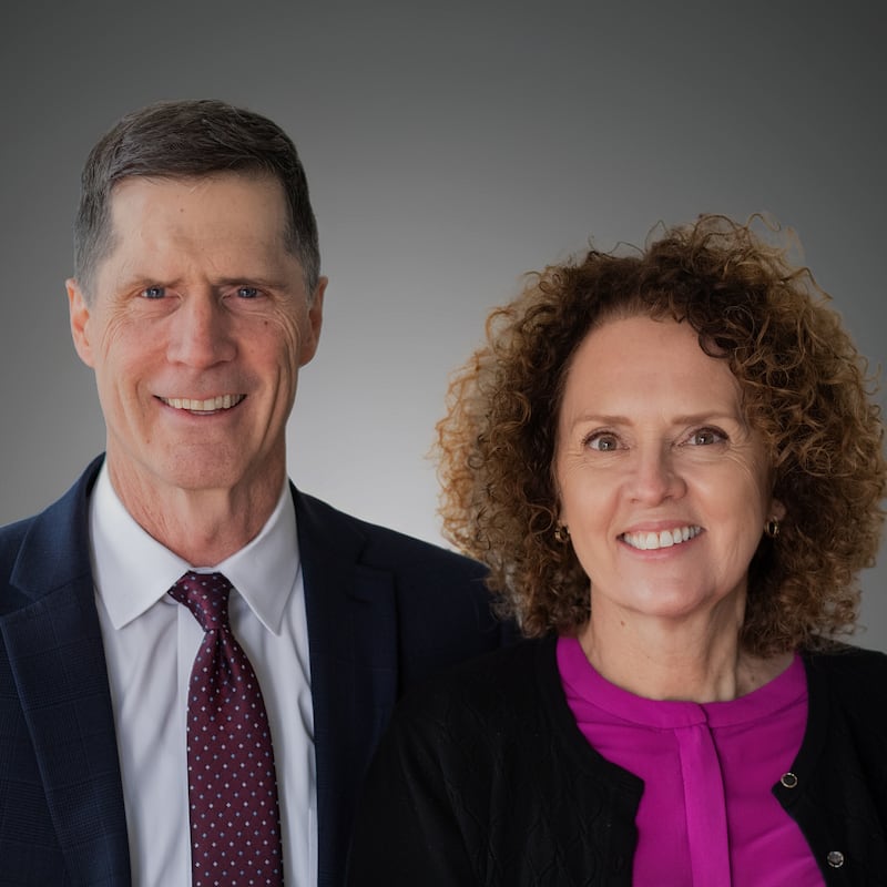 Rob Campbell y Ruth Campbell, quienes servirán como presidente y compañera de la Misión Madagascar Antananarivo Sur a partir de julio de 2026.