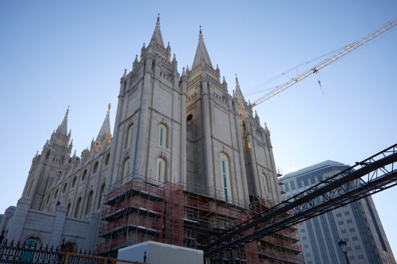 Se han retirado partes del andamiaje del exterior del Templo de Salt Lake, en Salt Lake City, el 30 de enero de 2026.