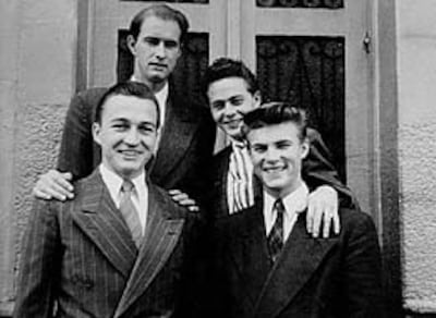 Cuatro de los primeros élderes que abrieron Costa Rica para la obra misional en 1949. En el sentido de las agujas del reloj desde arriba a la izquierda, Quinton Harris, Glen Holley, Joe J. Christensen y Arthur Kocherhans.