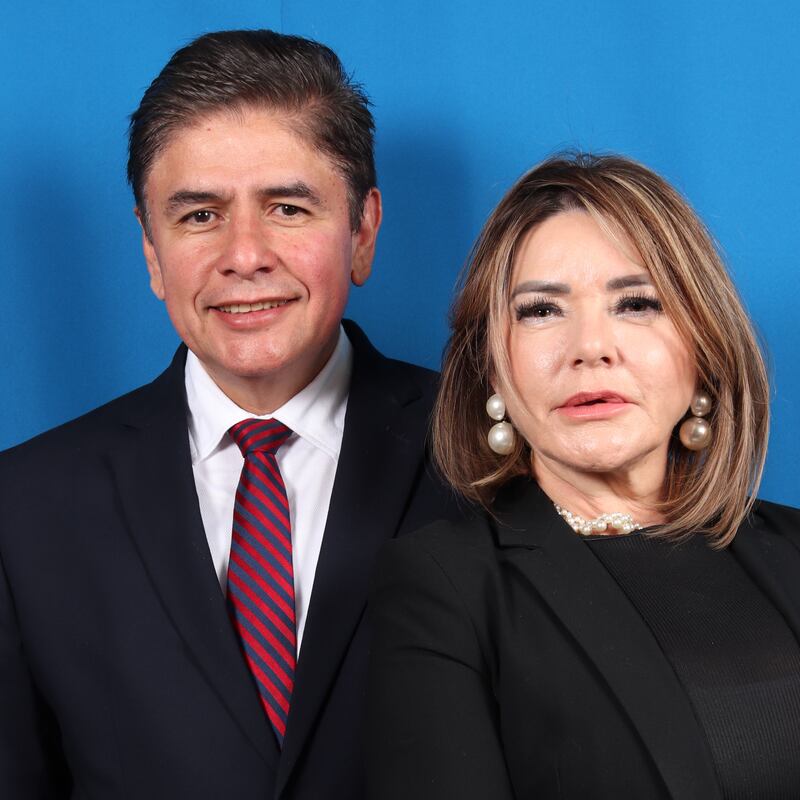 Ángel Duarte y Silvia Duarte, quienes servirán como presidente y directora del Templo de San Salvador, El Salvador, a partir de septiembre de 2026.