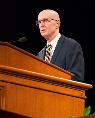 El presidente Henry J. Eyring se dirige a los estudiantes de BYU–Idaho para el primer devocional del año nuevo el 11 de enero de 2022.