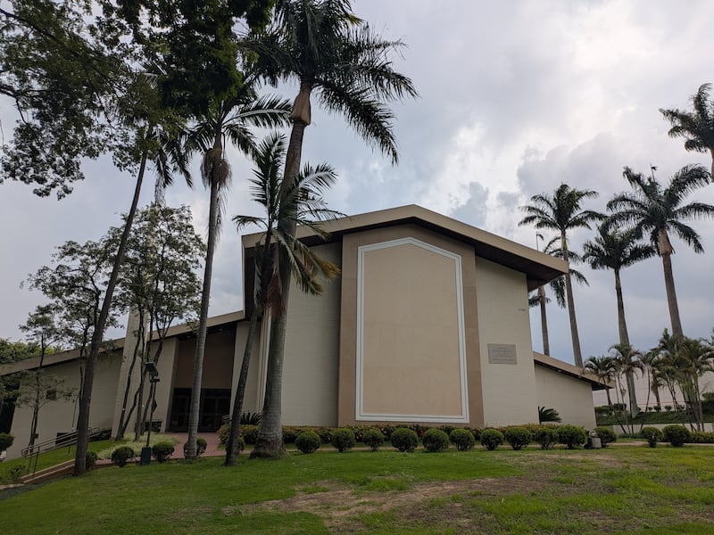 Un centro de reuniones de La Iglesia de Jesucristo de los Santos de los Últimos Días que se encuentra entre el Templo de São Paulo, Brasil, y el centro de visitantes, el 25 de febrero de 2026.