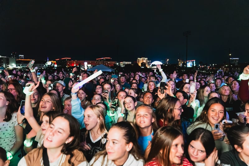 Jóvenes cantan y vitorean durante el Festival de Música Juvenil de Las Vegas en UNLV el sábado 17 de octubre de 2026.